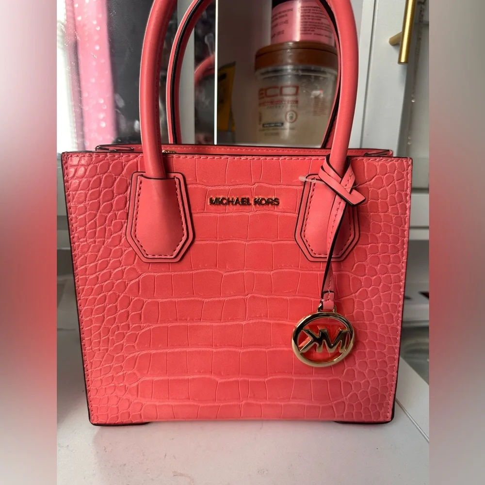 Micheal Kors Coral Pink hand bag - Picture 1 of 4